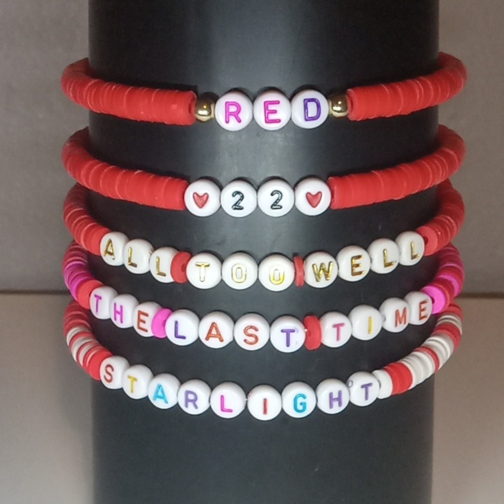 5 preppy taylor swift Red bracelets!❤️